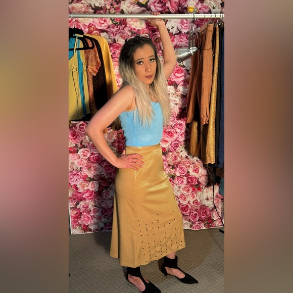 NEW Stylish Riveted Beige Skirt - Picture 2 of 4